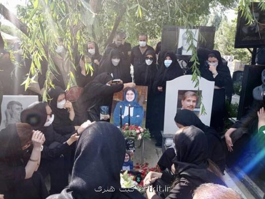 مراسم سومین روز وداع با خبرنگار ایسنا بر سر مزارش انجام شد