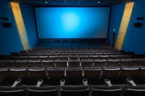 از علفزار تا حکایت هناس و یک سلفی با دموکراسی بر پرده سینماها