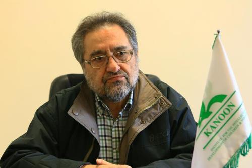 با خاطرات کارهای گذشته روزها را سپری می کنم