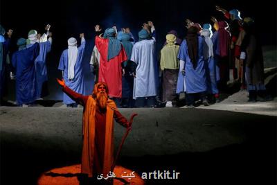 روشنای شب تار جای ساعت ها حرف زدن را پر کرد