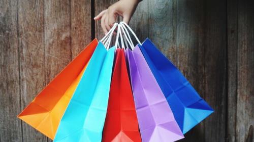 چگونه فرهنگ بر تصمیمات خرید مصرف کننده تأثیر می گذارد؟