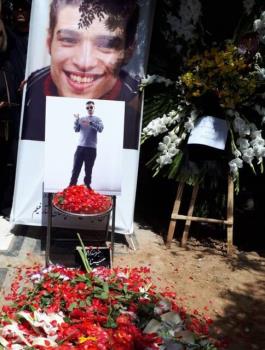 حضور هنرمندان در مراسم خاکسپاری سینا زند به علاوه عکس