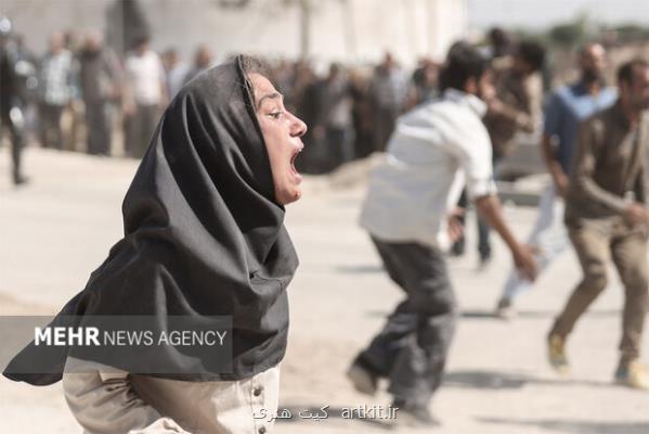 ۲ جایزه دیگر برای شب، داخلی، دیوار