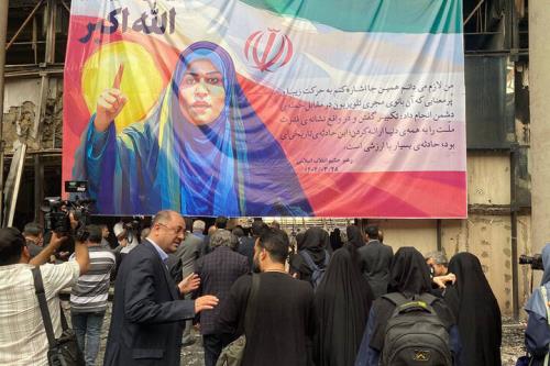بازدید سفیران کشورها از ساختمان شیشه ای نقطه ای که نماد مقاومت شد