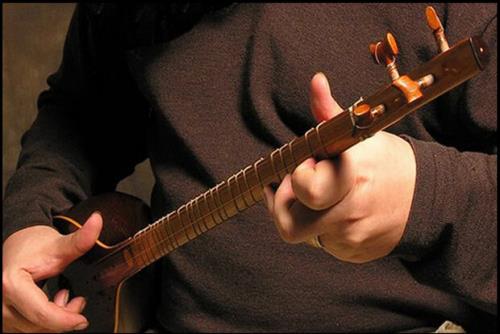 شنونده آگاهی بی حد و صدای بیدادان در ایام گرم تابستان باشید