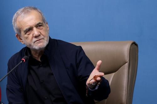 بازدید رییس جمهور از بخش های مختلف شبکه خبر به مناسبت روز خبرنگار