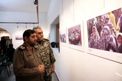 افتتاح نمایشگاه بر شانه های اشک