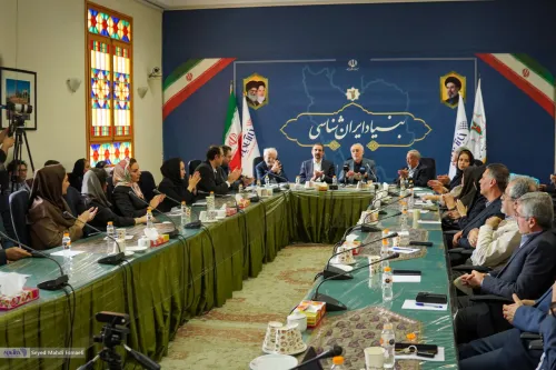 نباید همه مواضع روسیه را با عینک بدبینی ببینیم